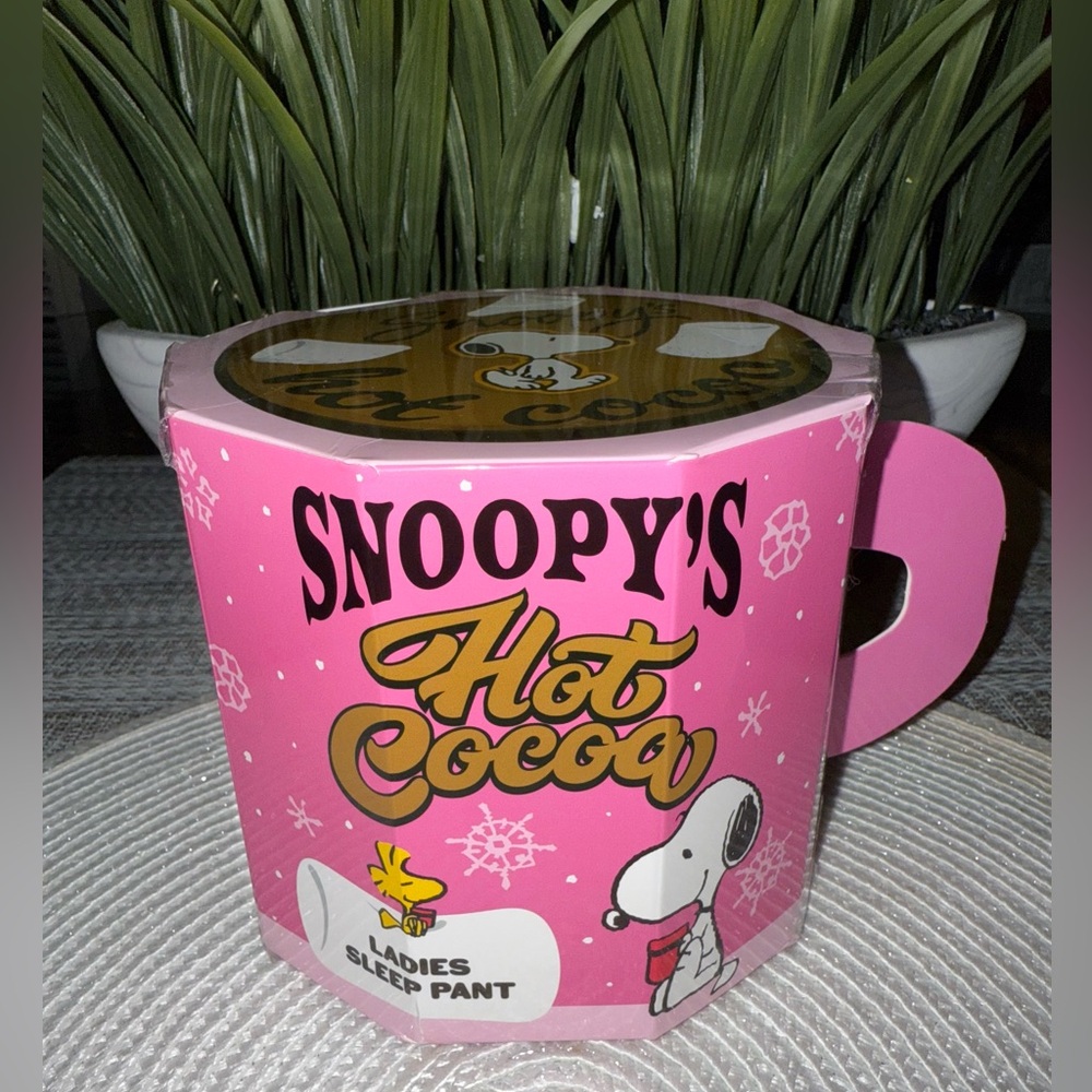 Snoopy's Hot Cocoa Graphic Sleep Pants